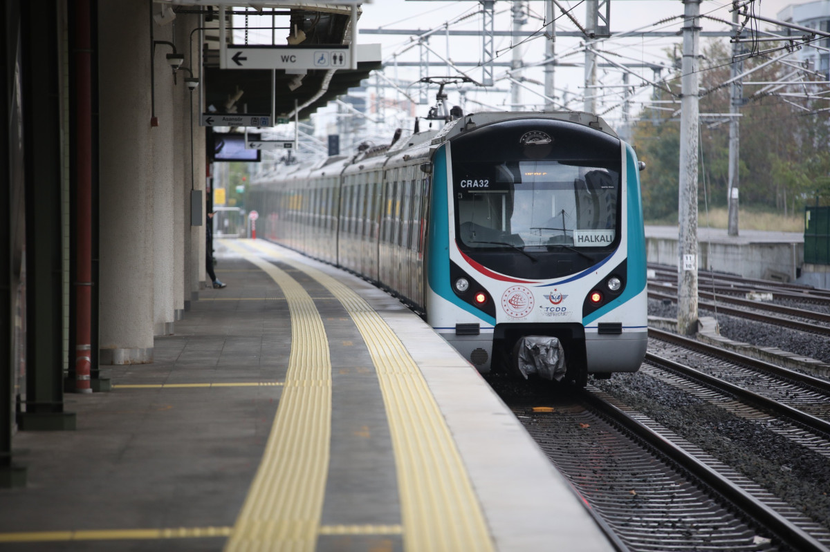 Bakan Uraloğlu, Marmaray'ın günlük yolcu rekoru kırdığını bildirdi   