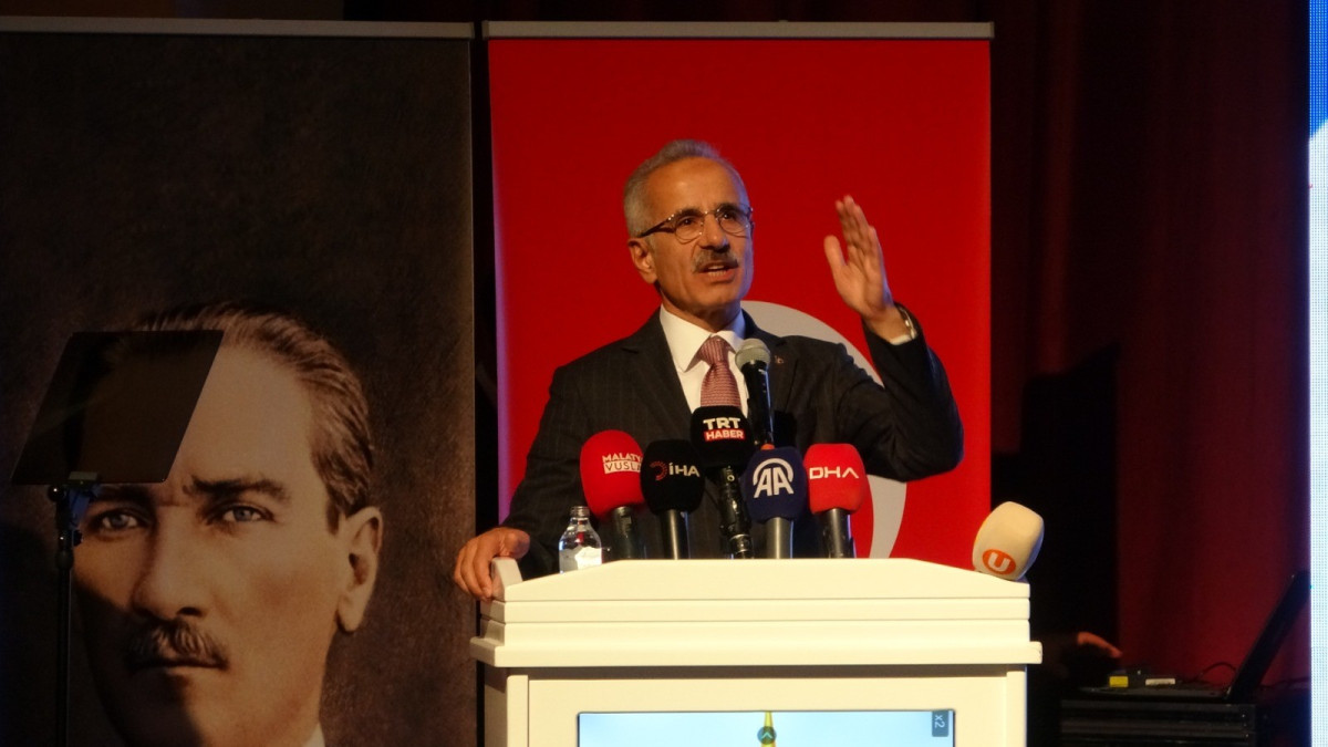 Bakan Uraloğlu: Türkiye'mizi geleceğe taşıyacak hizmetleri hayata geçirdik