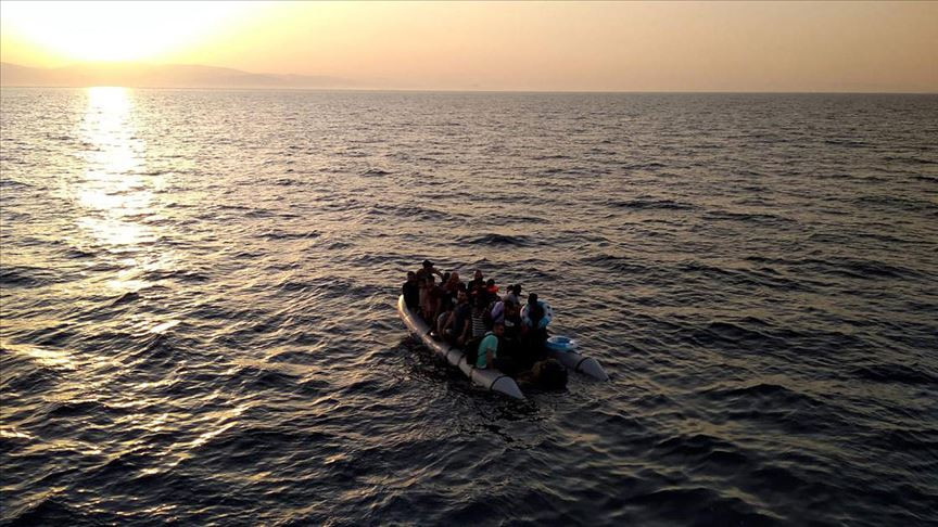 Çanakkale açıklarında 8 düzensiz göçmen yakalandı