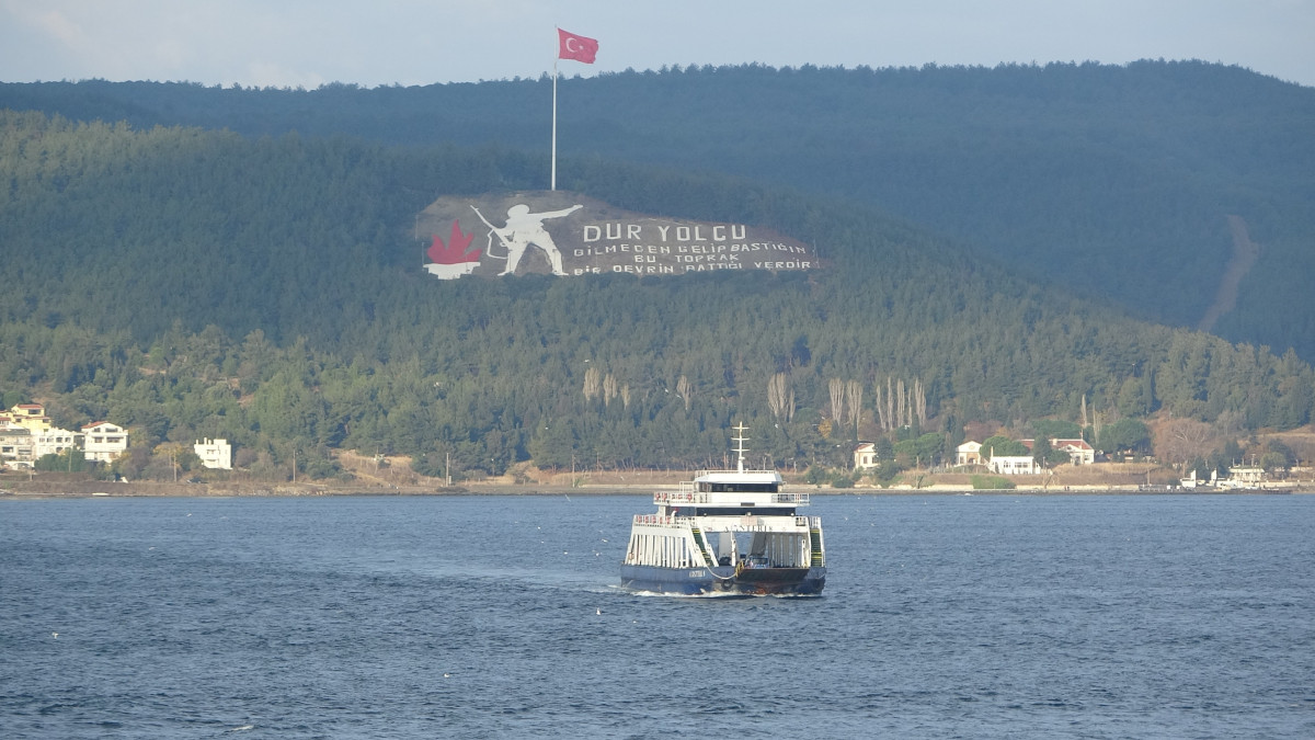 Çanakkale Boğazı’nda feribot seferleri tekrar başladı 