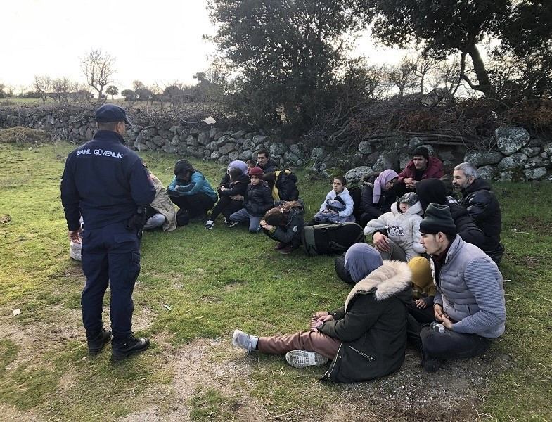 Çanakkale'de 12'si çocuk 22 düzensiz göçmen yakalandı