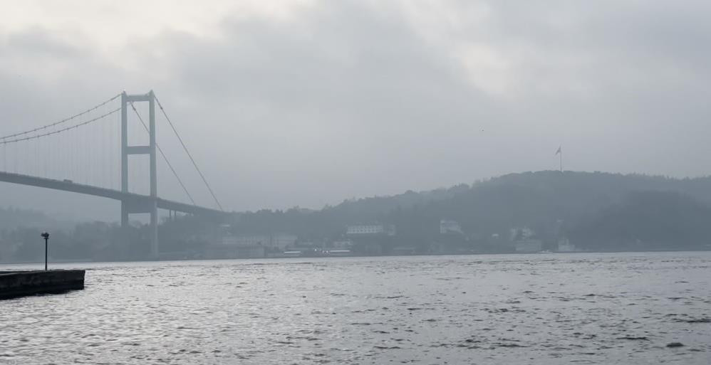 İstanbul Boğazı’nda sis etkili oluyor   