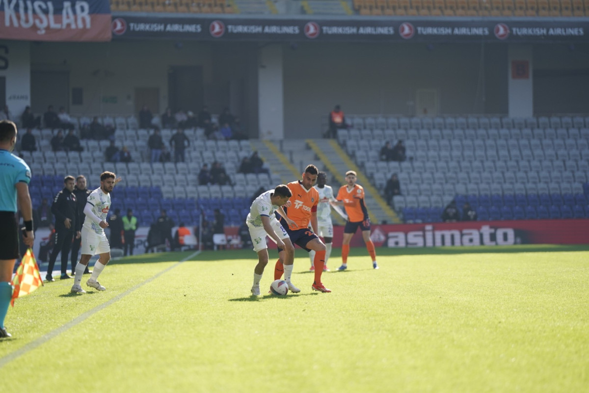  Başakşehir: 1 - Çaykur Rizespor: 0 (İlk yarı)