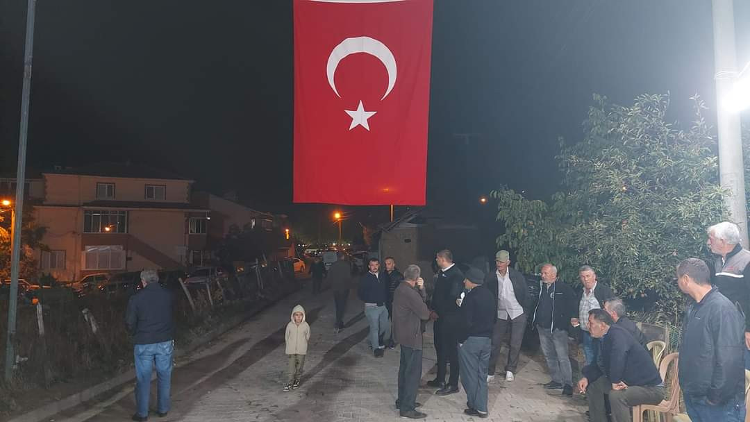 Yeniceli şehidin baba ocağına Türk bayrağı asıldı